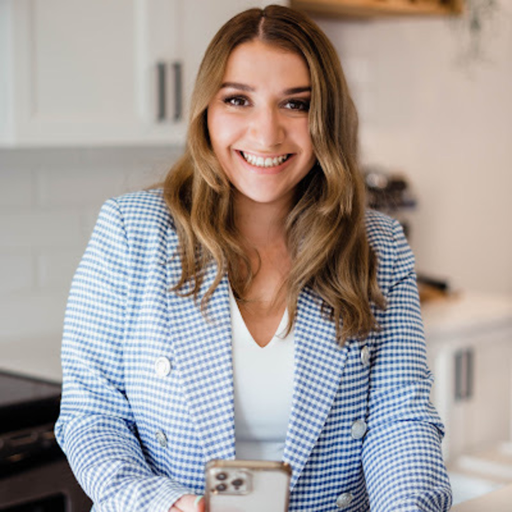 Meet your Posher, Alexandra